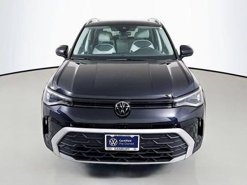 Deep Black Pearl 2025 Volkswagen Taos 1.5T SE