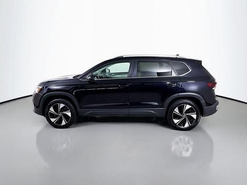 Deep Black Pearl 2025 Volkswagen Taos 1.5T SE