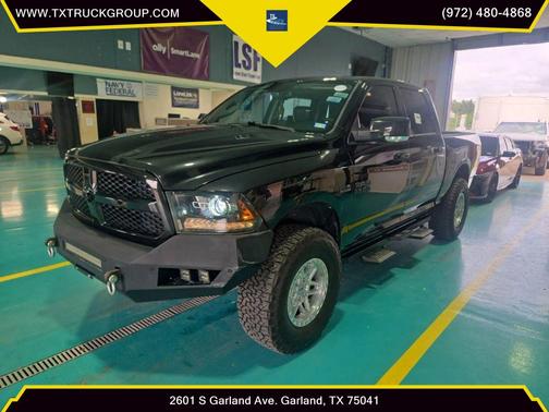Brilliant Black Crystal Pearlcoat 2018 RAM 1500 Night Crew Cab 4x4 5'7' Box