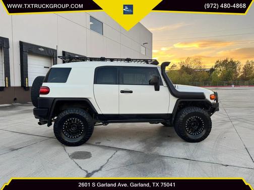 2014 Toyota FJ Cruiser Base
