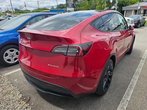 2022 Tesla Model Y Long Range Dual Motor All-Wheel Drive