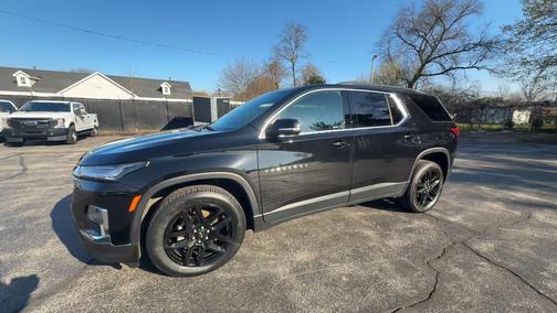 Black 2023 Chevrolet Traverse LT Cloth