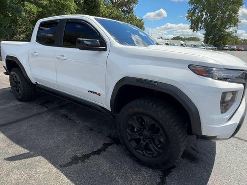 2024 GMC Canyon AT4