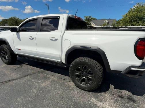 2024 GMC Canyon AT4