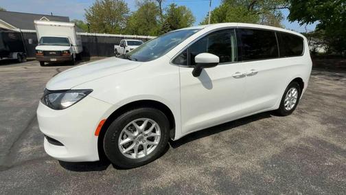 2022 Chrysler Voyager LX