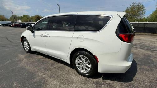 2022 Chrysler Voyager LX
