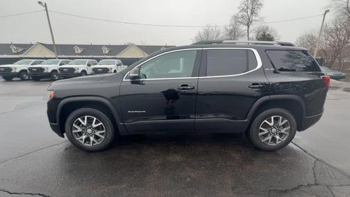 Black 2022 GMC Acadia SLE