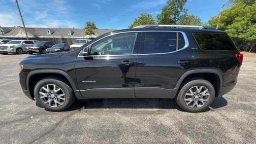 Black 2023 GMC Acadia SLT