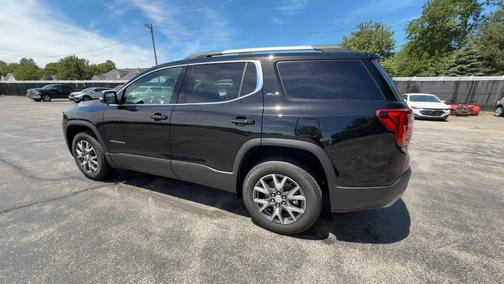 Black 2023 GMC Acadia SLT