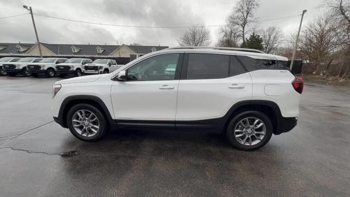 White 2022 GMC Terrain SLT