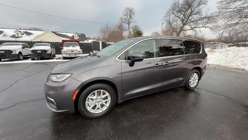 2023 Chrysler Pacifica Touring-L