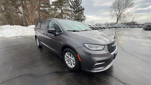 2023 Chrysler Pacifica Touring-L