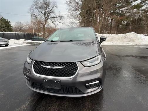 2023 Chrysler Pacifica Touring-L