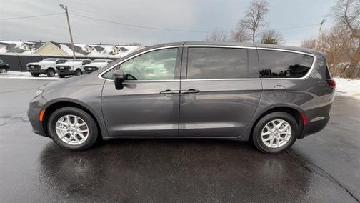 2023 Chrysler Pacifica Touring-L