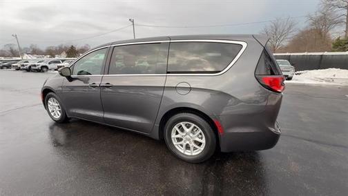 2023 Chrysler Pacifica Touring-L