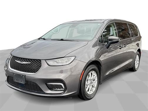 2023 Chrysler Pacifica Touring-L