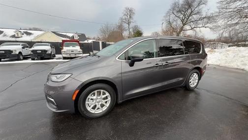 2023 Chrysler Pacifica Touring-L