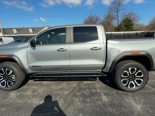 2025 GMC Canyon AT4