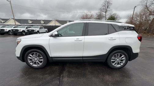 White 2022 GMC Terrain SLT