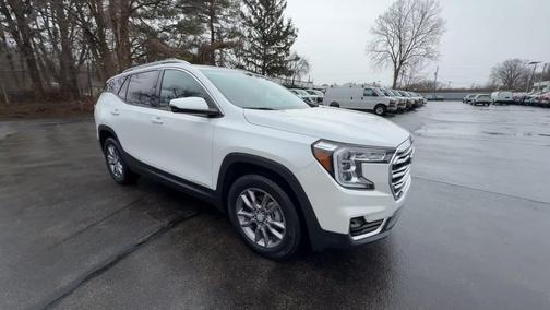 White 2022 GMC Terrain SLT