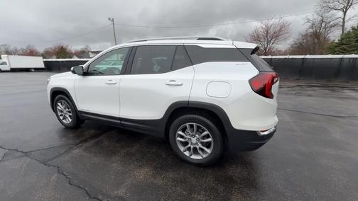 White 2022 GMC Terrain SLT