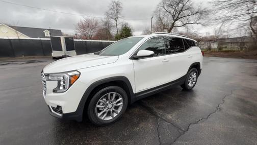 White 2022 GMC Terrain SLT