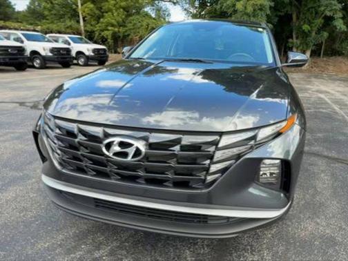 2023 Hyundai TUCSON SE