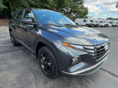 2023 Hyundai TUCSON SE