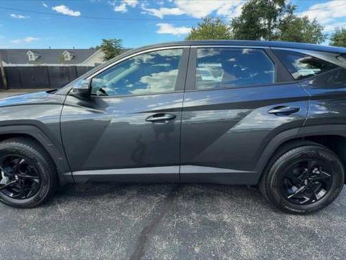 2023 Hyundai TUCSON SE