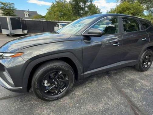 2023 Hyundai TUCSON SE