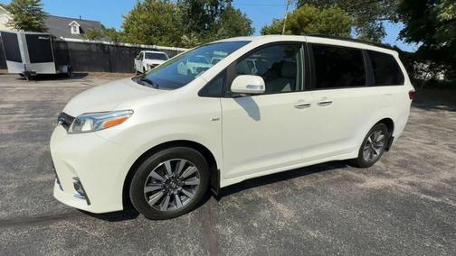 2019 Toyota Sienna XLE