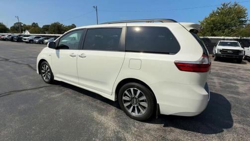 2019 Toyota Sienna XLE