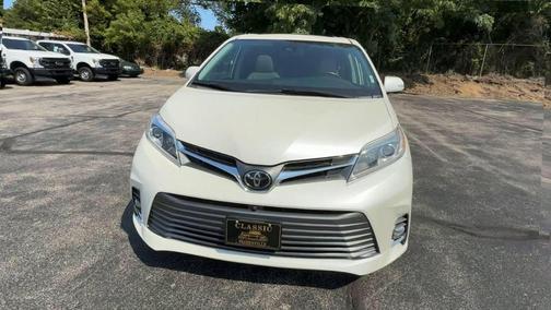 2019 Toyota Sienna XLE