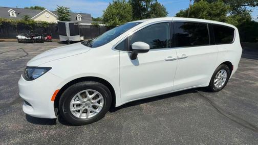2023 Chrysler Voyager LX