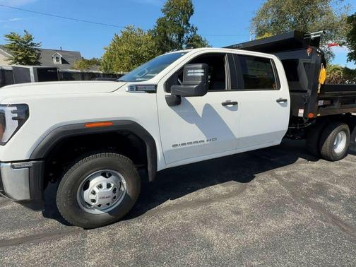 2025 GMC Sierra 3500 Pro