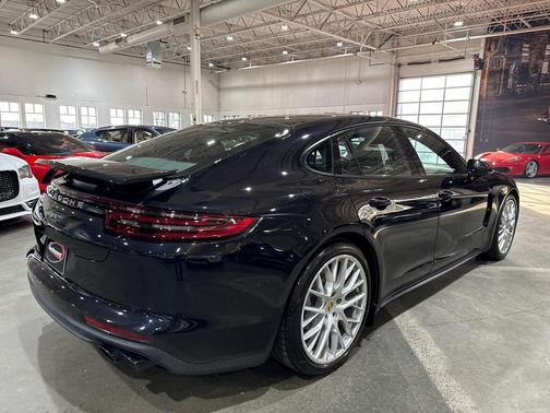 2018 Porsche Panamera 4