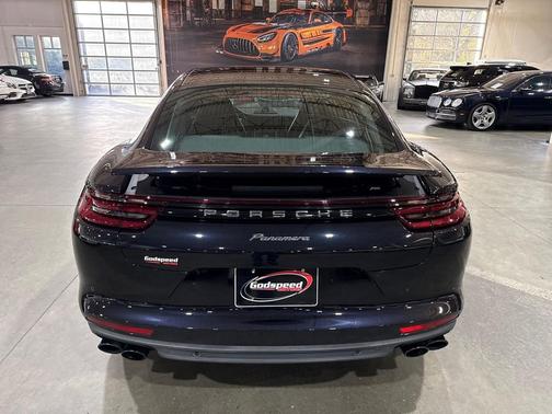 2018 Porsche Panamera 4
