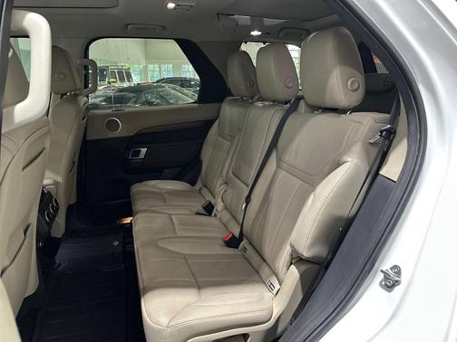 Fuji White 2018 Land Rover Discovery HSE