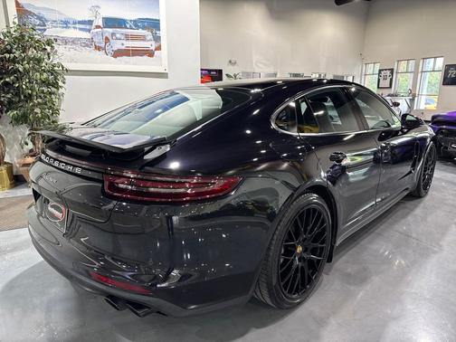 Jet Black Metallic 2018 Porsche Panamera 4