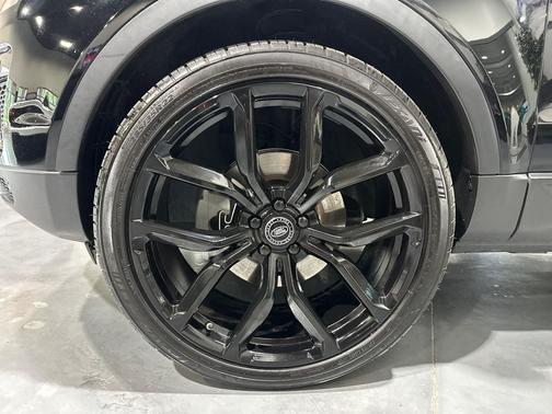 Narvik Black 2018 Land Rover Range Rover Evoque SE Premium