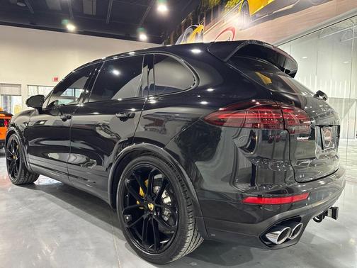 2016 Porsche Cayenne Turbo S