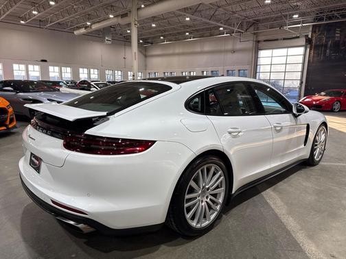 2017 Porsche Panamera 4