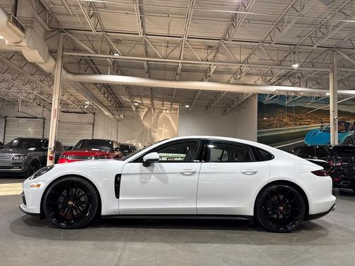 2017 Porsche Panamera 4