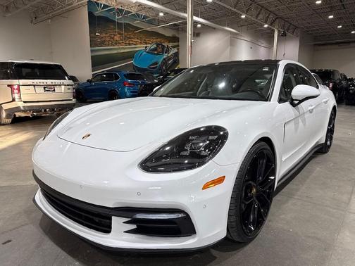 2017 Porsche Panamera 4