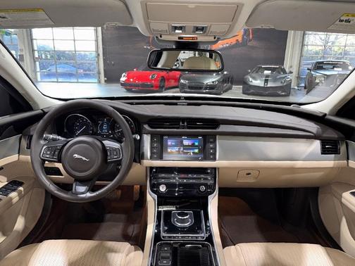 Polaris White 2017 Jaguar XF 35t Prestige