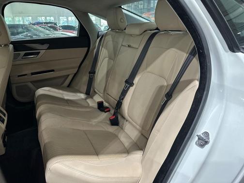Polaris White 2017 Jaguar XF 35t Prestige