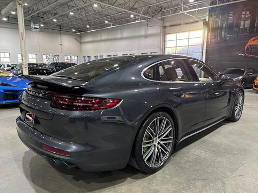 2017 Porsche Panamera Turbo