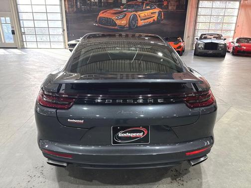2017 Porsche Panamera 4