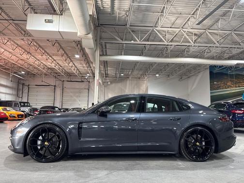 2017 Porsche Panamera 4