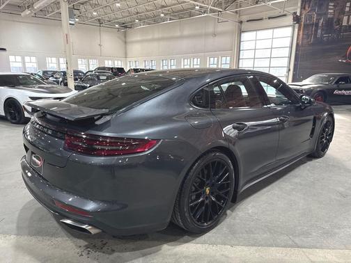 2017 Porsche Panamera 4